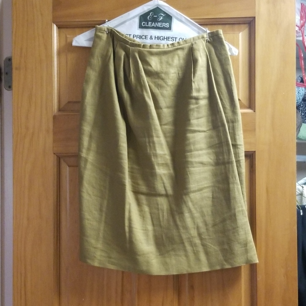 Womans business skirt